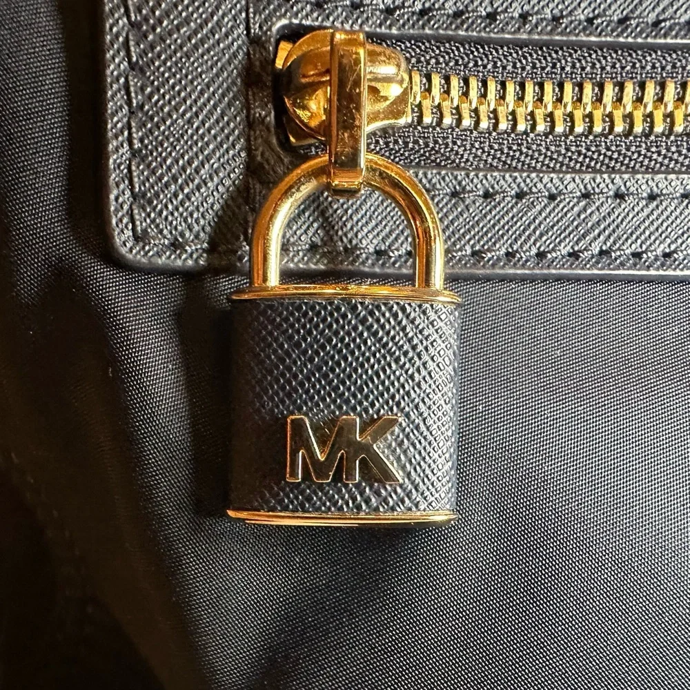 Large Michael Kors Tote - Nylon & Leather - Navy Blue - EUC - Shoulder Purse - Picture 2 of 13